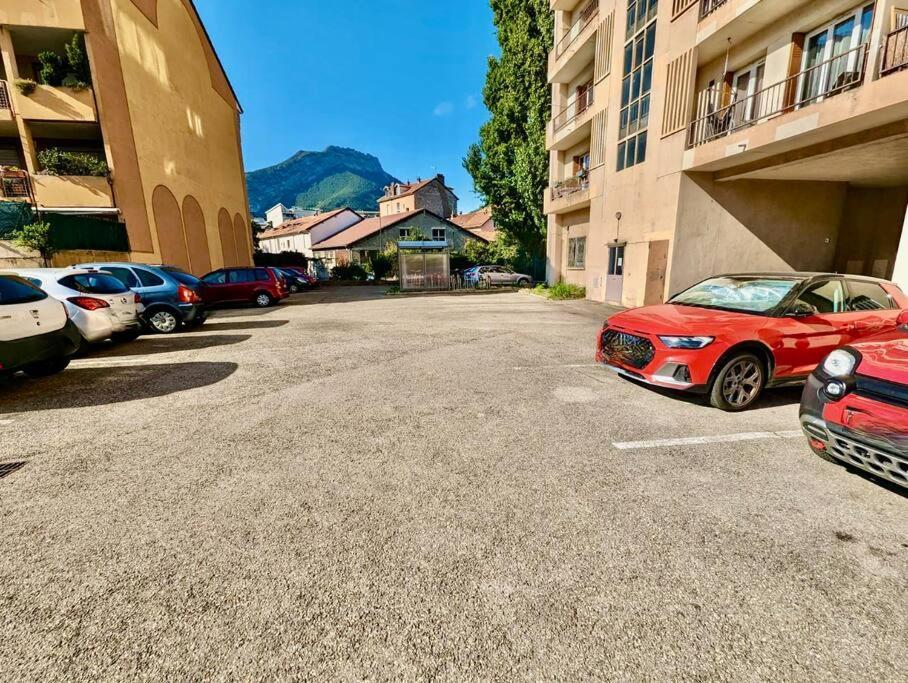 Magnifique T2 Refait A Neuf - Calme & Tout Equipe Avec Parking グルノーブル エクステリア 写真